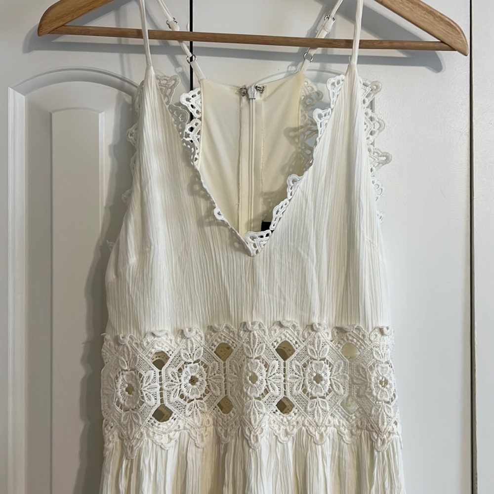 Never Worn Lulus white maxi dress
